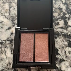 Eleman Beauty eye shadow